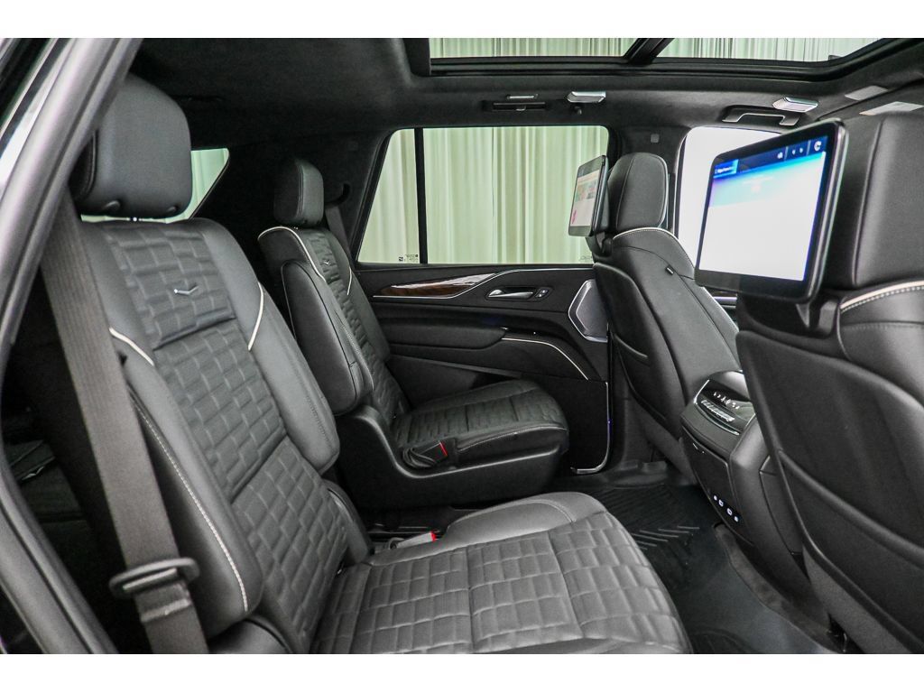 Certified 2024 Cadillac Escalade Sport Platinum w/ LPO, ONYX Package AWD/4WD image 21