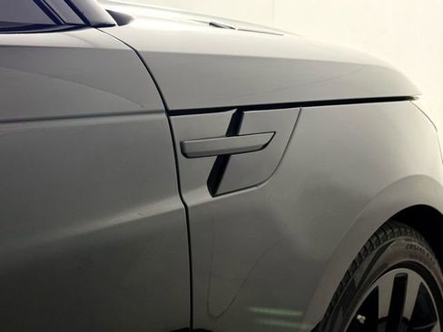 Used 2023 Land Rover Range Rover Sport SE Dynamic image 16