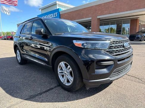 Used 2023 Ford Explorer XLT RWD image 4