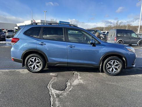 Used 2023 Subaru Forester Premium image 8