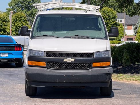 Used 2019 Chevrolet Express 3500 w/ Driver Convenience Package RWD image 2