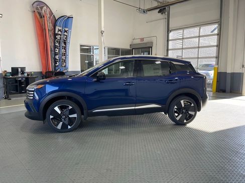 New 2026 Nissan Kicks SR w/ SR Premium Package image 5