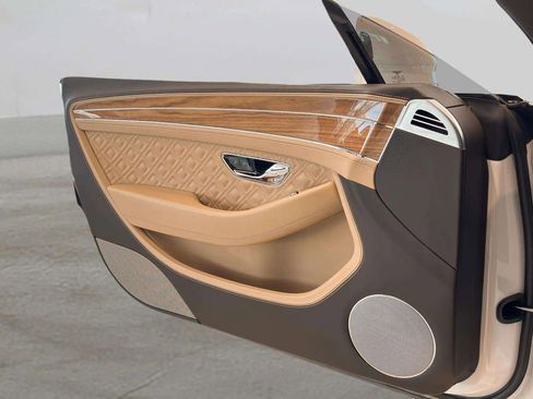 Used 2020 Bentley Continental GT V8 image 26