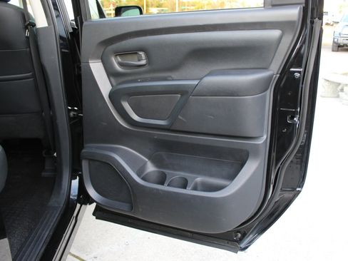 Used 2017 Nissan Titan S image 21