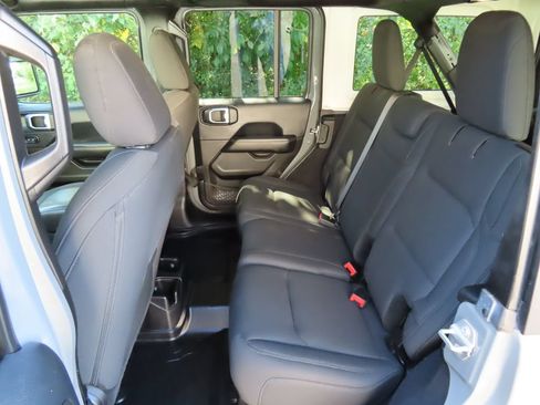 Certified 2018 Jeep Wrangler Unlimited Sahara AWD/4WD image 23
