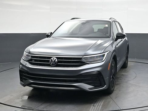 Used 2022 Volkswagen Tiguan SE R-Line image 9