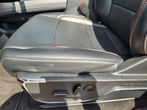 Used 2024 Ford F250 Lariat w/ Black Appearance Package image 17