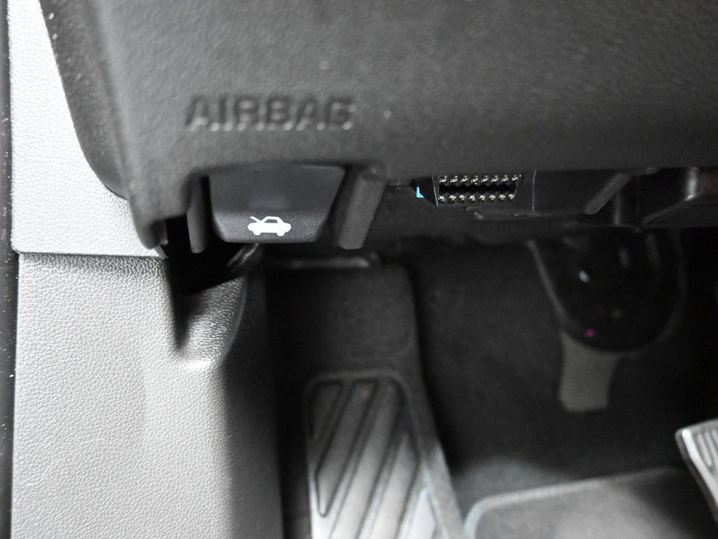 Used 2021 Buick Envision Essence AWD/4WD image 27