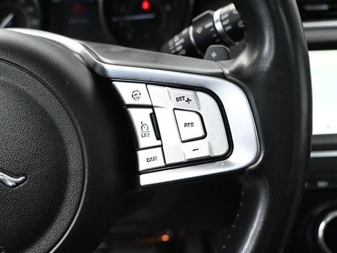 Used 2020 Jaguar E-PACE SE image 32