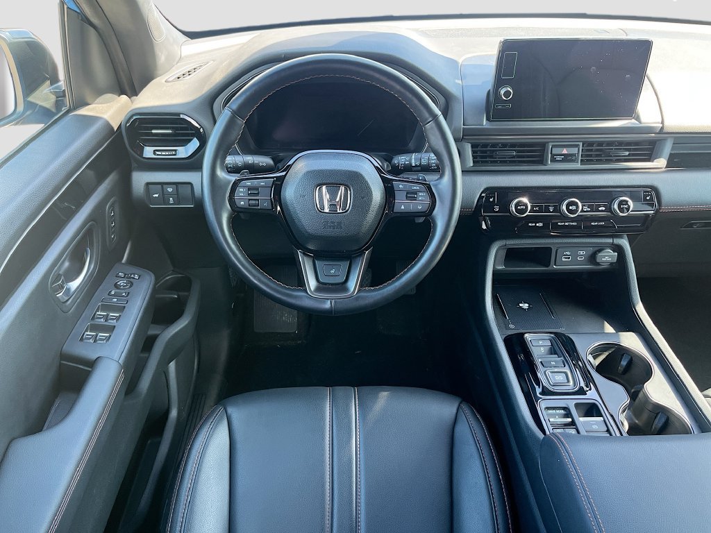 Used 2025 Honda Pilot TrailSport image 23