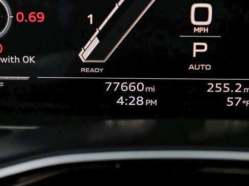 Used 2022 Audi RS Q8 4.0T image 25