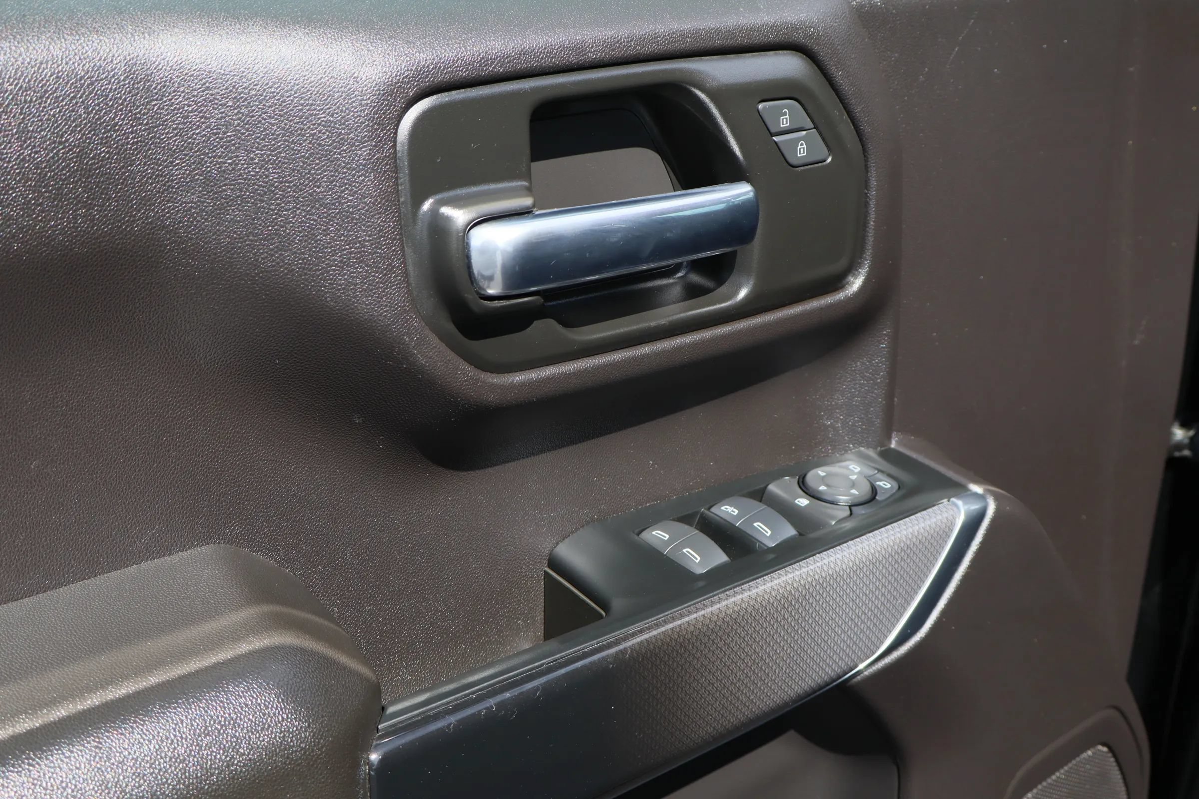 Used 2024 Chevrolet Silverado 1500 Custom Trail Boss w/ Midnight Edition AWD/4WD image 17