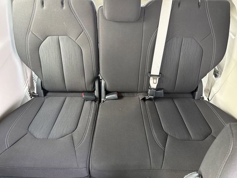 Used 2023 Chrysler Voyager LX image 16