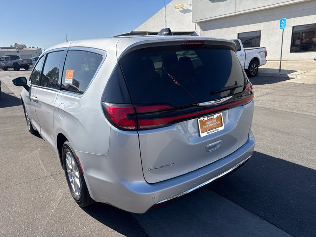 Certified 2024 Chrysler Pacifica Touring-L FWD image 3