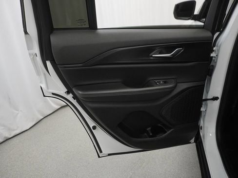 Certified 2024 Jeep Grand Cherokee Laredo X image 43