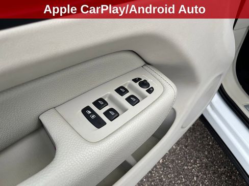 Used 2019 Volvo XC60 T5 Momentum w/ Premium Package image 14