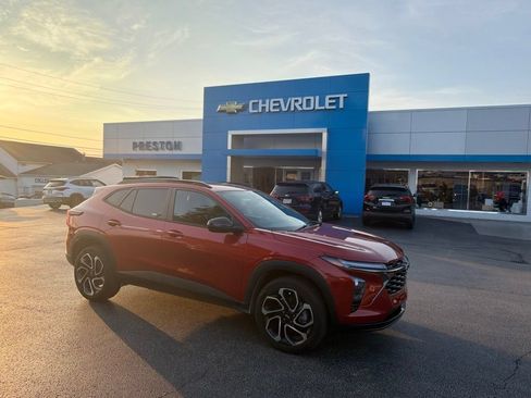 Used 2024 Chevrolet Trax RS w/ Sunroof Package FWD image 1