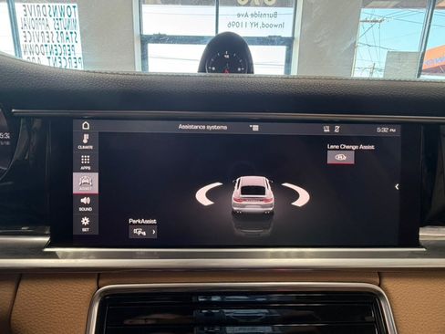 Used 2018 Porsche Panamera 4 AWD/4WD image 71