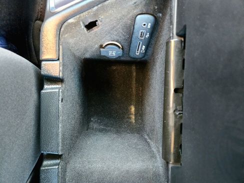 Used 2017 Dodge Challenger SXT image 32