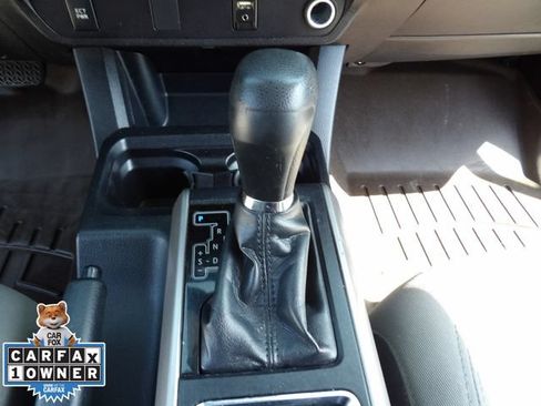 Used 2018 Toyota Tacoma SR5 RWD image 29