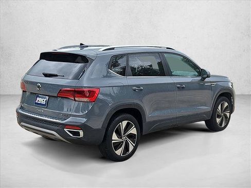 Used 2023 Volkswagen Taos SE w/ Panoramic Sunroof Package AWD/4WD image 5