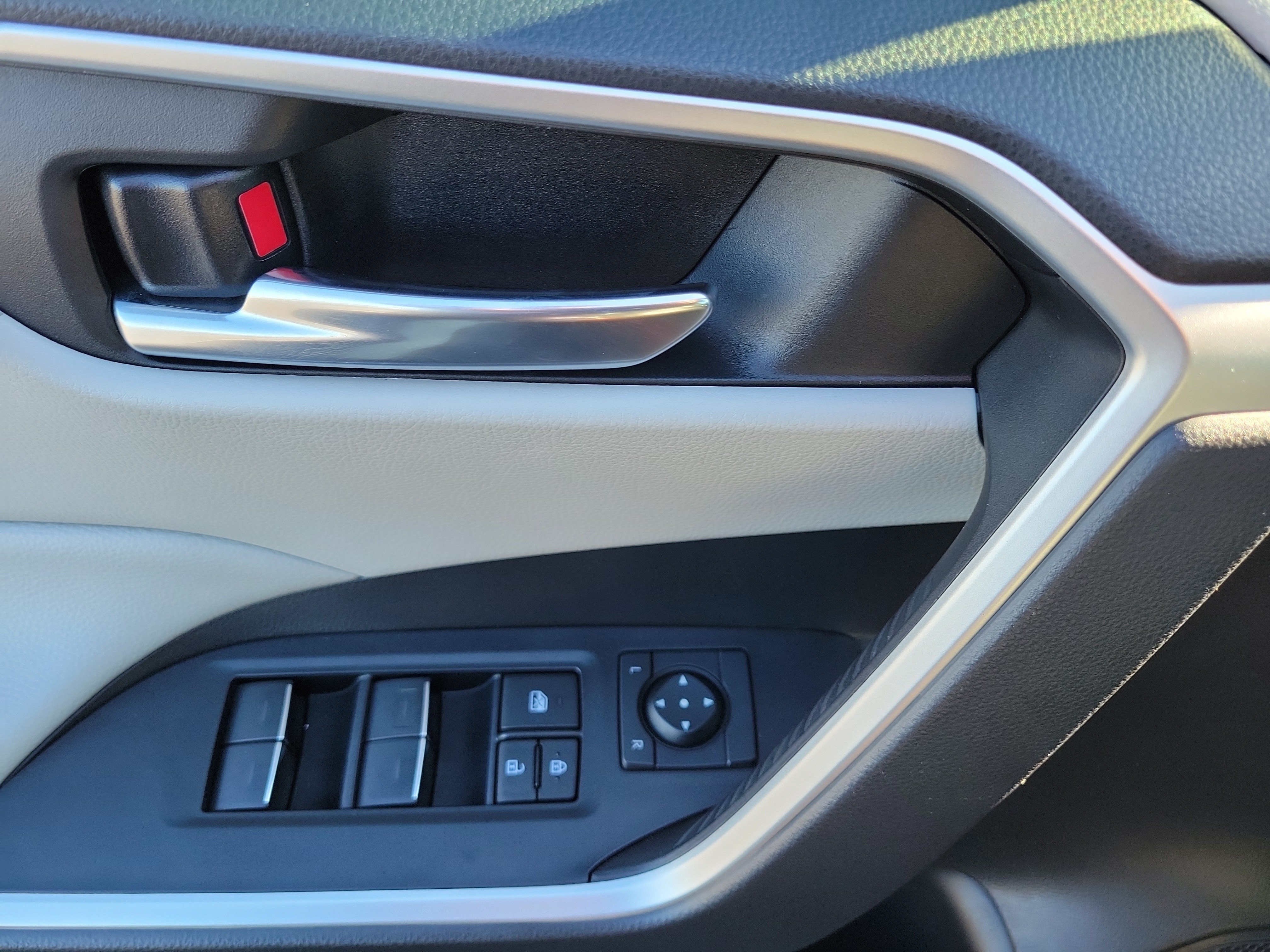 Used 2023 Toyota RAV4 XLE FWD image 21