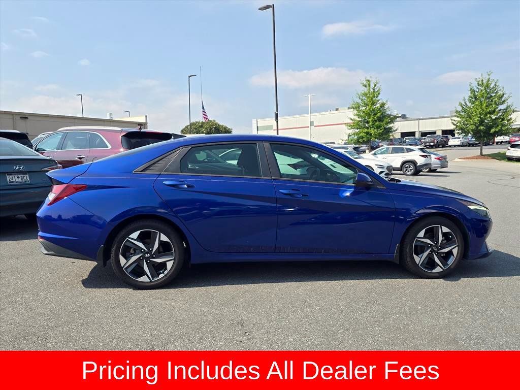 Used 2023 Hyundai Elantra SEL w/ Convenience Package FWD image 2
