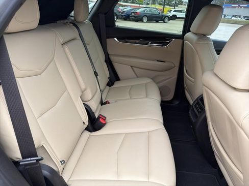 Used 2019 Cadillac XT5 FWD image 13