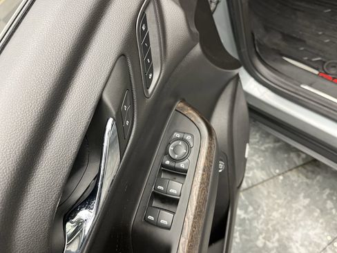 Used 2023 GMC Acadia Denali w/ Denali Ultimate Package image 10