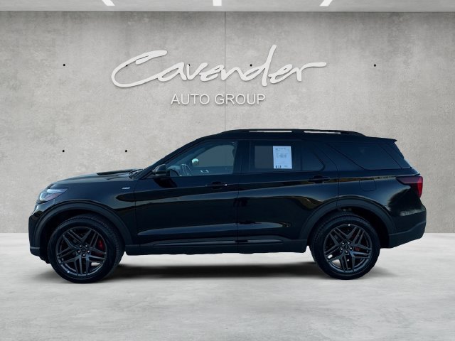 Used 2025 Ford Explorer ST-Line w/ ST-Line Street Pack AWD/4WD image 13