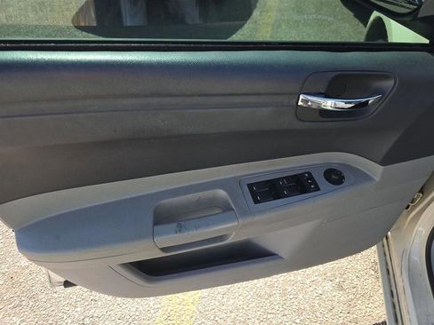 Used 2007 Chrysler 300 RWD image 15