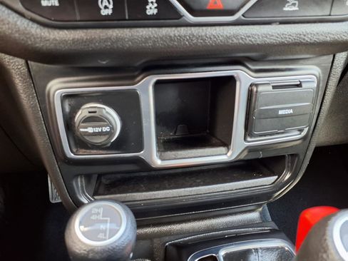 Used 2024 Jeep Wrangler Unlimited Sport AWD/4WD image 10