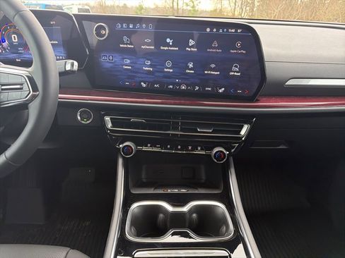 New 2026 Chevrolet Traverse Z71 w/ LPO, Floor Liner Package image 23