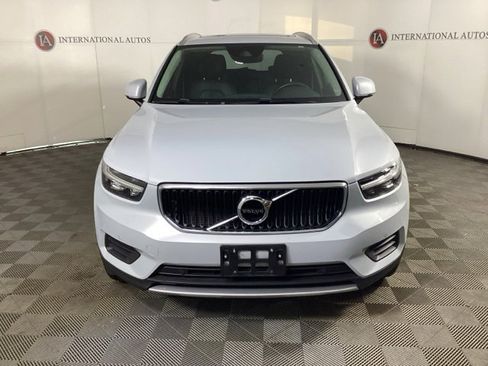 Used 2020 Volvo XC40 T5 Momentum w/ Protection Package image 3