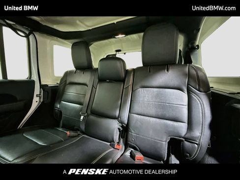 Used 2018 Jeep Wrangler Unlimited Sahara AWD/4WD image 12