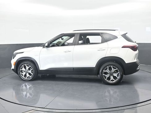 Used 2022 Kia Seltos EX image 3