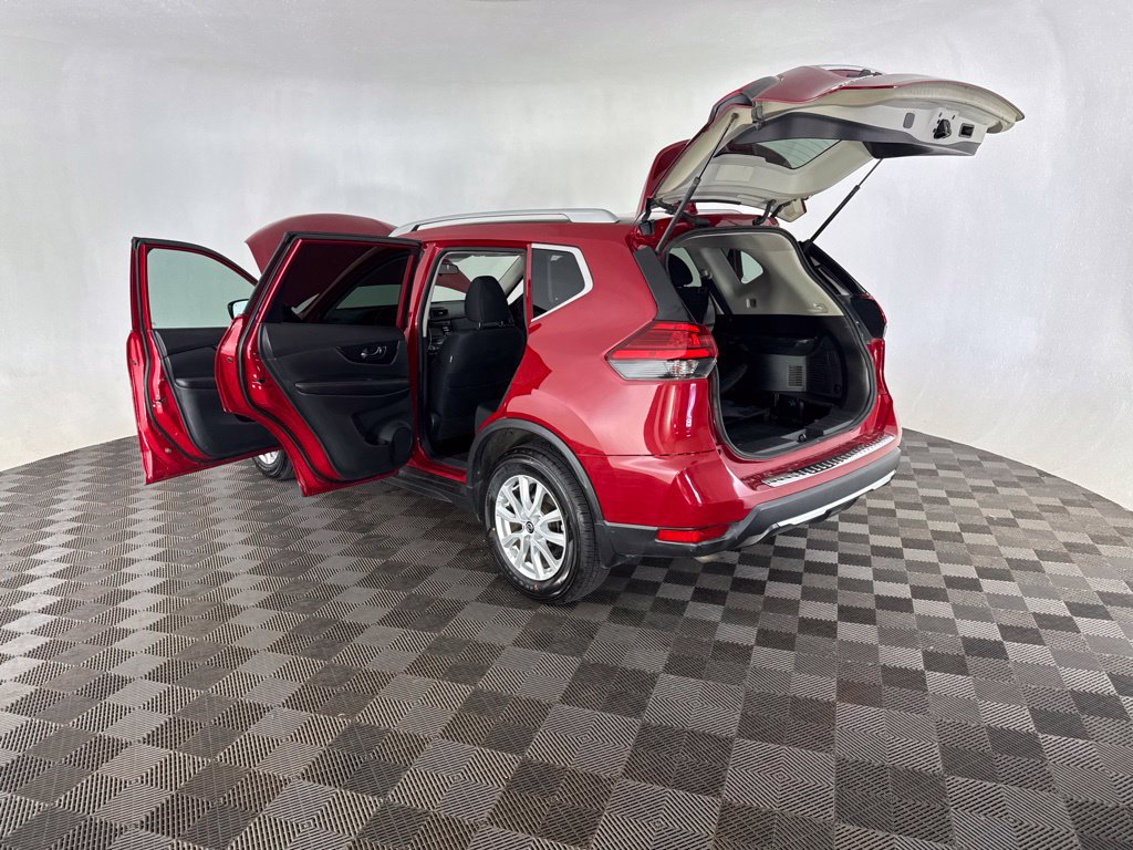 Used 2017 Nissan Rogue SV FWD image 18