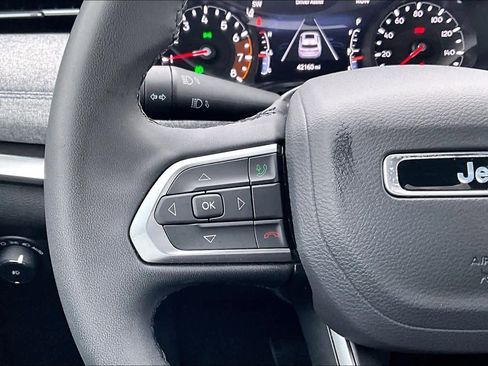 Used 2024 Jeep Compass Latitude image 25