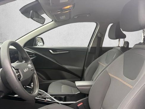 Used 2024 Kia Niro LX image 13
