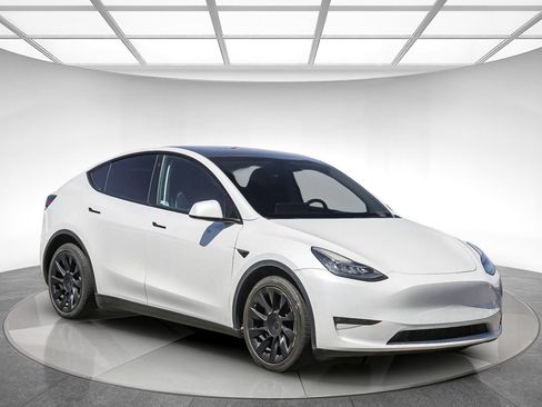 Used 2022 Tesla Model Y Long Range AWD/4WD image 4