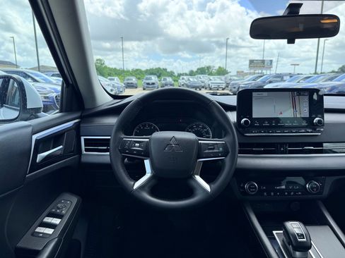 Used 2023 Mitsubishi Outlander SE FWD image 20