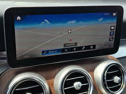 Used 2022 Mercedes-Benz GLC 300 4MATIC w/ Multimedia Package Lite image 18