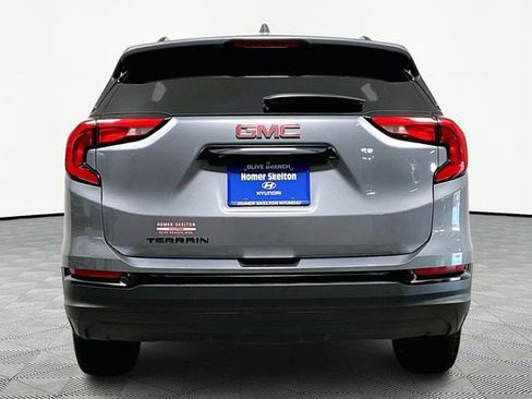 Used 2021 GMC Terrain SLE w/ Driver Convenience Package image 4