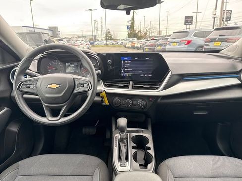 Used 2025 Chevrolet Trax LS image 11