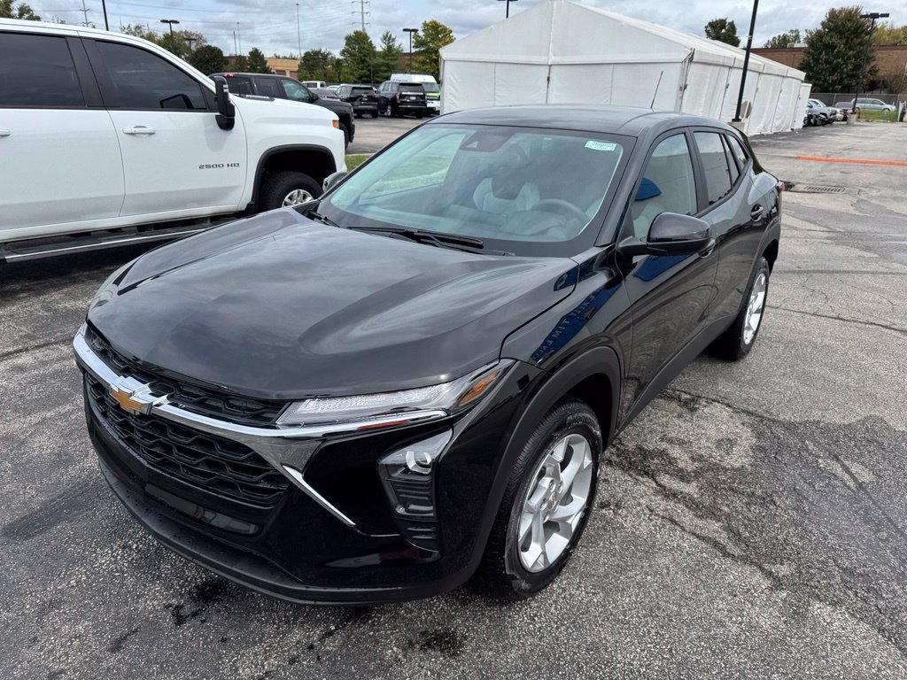 New 2026 Chevrolet Trax LS w/ LS Convenience Package FWD image 3