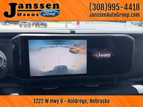 Used 2025 Jeep Wrangler Unlimited Rubicon w/ Convenience Group AWD/4WD image 23