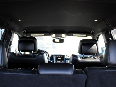 Used 2018 Jeep Grand Cherokee Altitude image 29