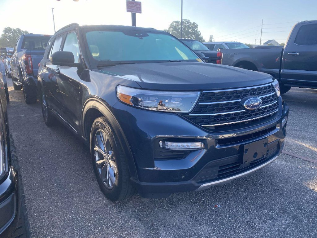 Used 2024 Ford Explorer XLT w/ Equipment Group 202A RWD image 1