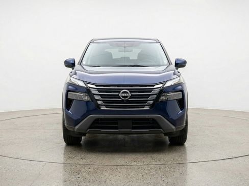 Used 2025 Nissan Rogue SV image 2