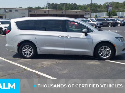 Used 2023 Chrysler Voyager LX FWD image 4